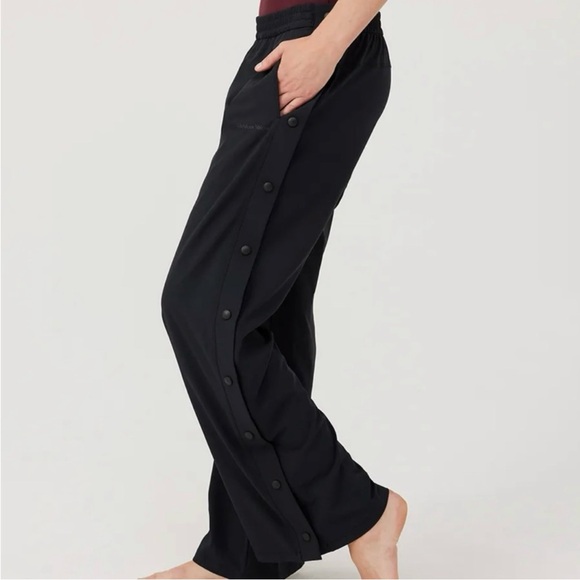 Outdoor Voices Pants - Outdoor Voices High Stride Wide Leg Tear-Away Track Pants Black Women’s Small